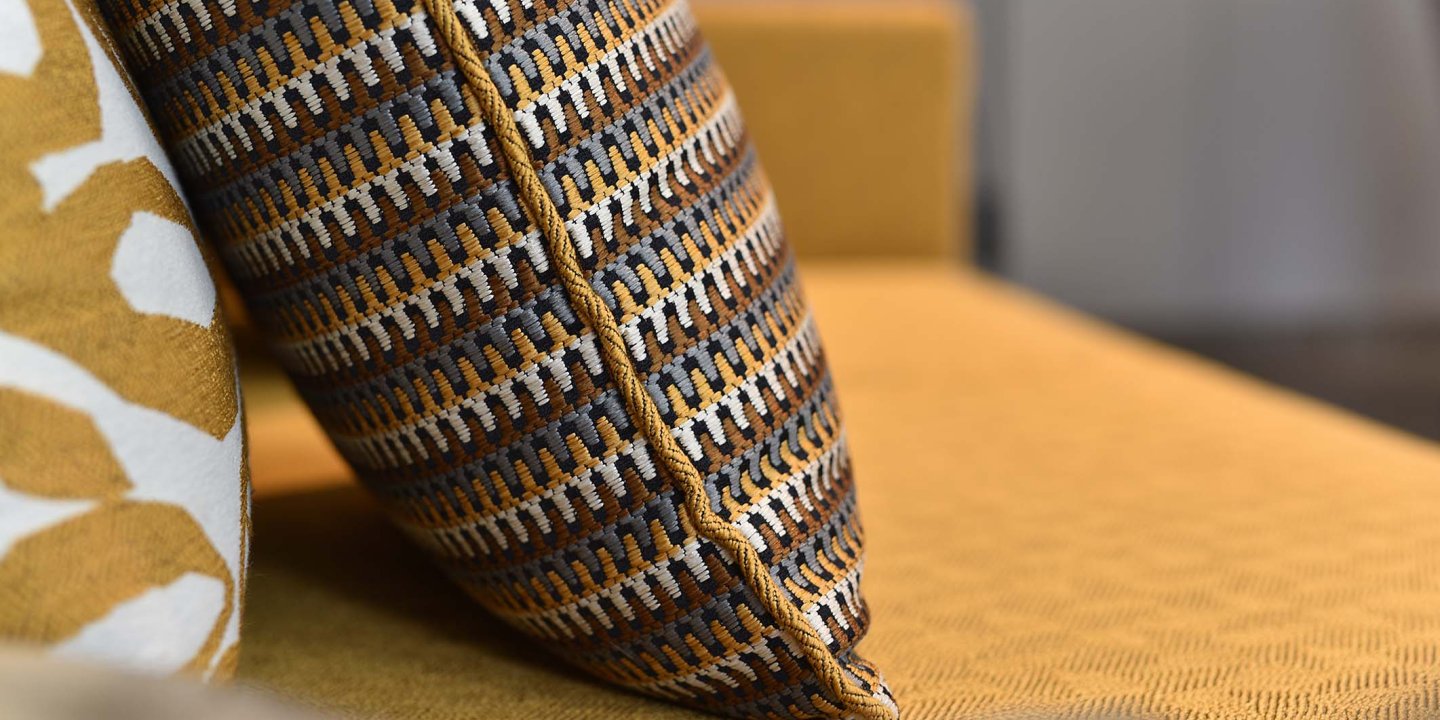 Individuelles Wohnen erfordert individuellen Stil. Ihre ganz persönlichen Möbel für Ihr Hotel oder Ihr Zuhause gestaltet und fertigt unser hauseigener Tapezierer für Sie. 