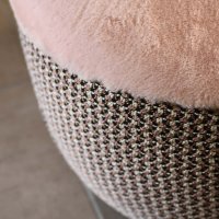Individuelles Wohnen erfordert individuellen Stil. Ihre ganz persönlichen Möbel für Ihr Hotel oder Ihr Zuhause gestaltet und fertigt unser hauseigener Tapezierer für Sie. 